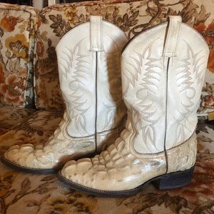 Women’s size 8 white cowboy boots Harley Davidson aesthetic winter and fall boot